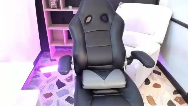 Image 7 of emysilver Stream on Chaturbate on 2 days ago