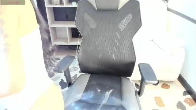 Image 2 of emysilver Stream on Chaturbate on 1 month ago