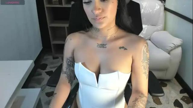 Image 4 of emysilver Stream on Chaturbate on 1 month ago