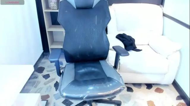 Image 6 of emysilver Stream on Chaturbate on 29 days ago