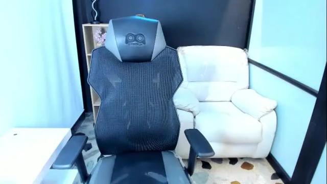 Image 2 of emysilver Stream on Chaturbate on 28 days ago