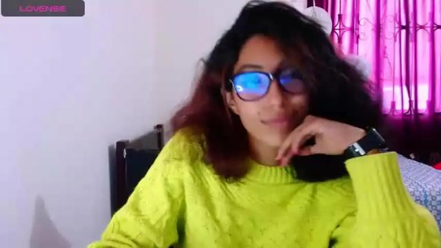 Image 4 of eren_mikasa Stream on Chaturbate on 19 months ago