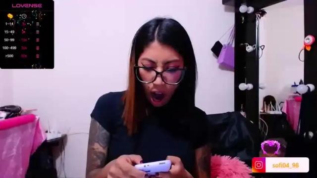 Image 12 of eren_mikasa Stream on Chaturbate on 16 months ago