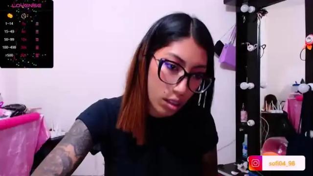 Image 4 of eren_mikasa Stream on Chaturbate on 16 months ago