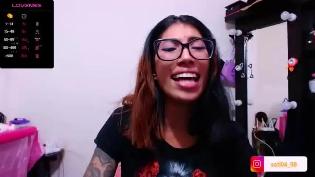 Image 3 of eren_mikasa Stream on Chaturbate on 15 months ago
