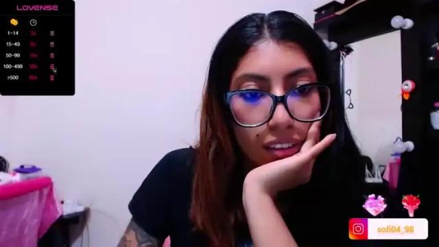Image 4 of eren_mikasa Stream on Chaturbate on 15 months ago