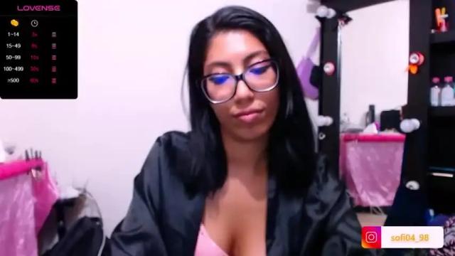Image 3 of eren_mikasa Stream on Chaturbate on 15 months ago