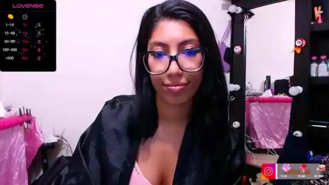 Image 4 of eren_mikasa Stream on Chaturbate on 15 months ago