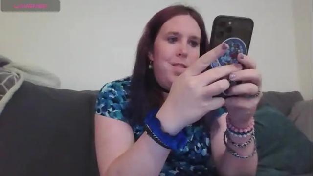 Image 4 of ericalikesemeralds Stream on Chaturbate on 2 months ago