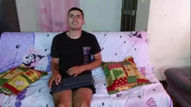 Image 10 of erick_angelica Stream on Chaturbate on 9 days ago