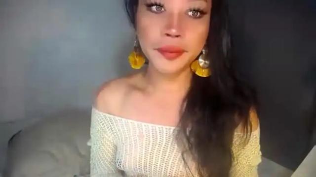 Image 4 of erika_madrigal Stream on Chaturbate on 1 month ago