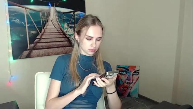 Image 3 of erikagavin Stream on Chaturbate on 9 days ago