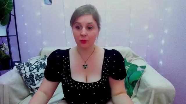 Image 2 of erikalov Stream on Chaturbate on 15 months ago