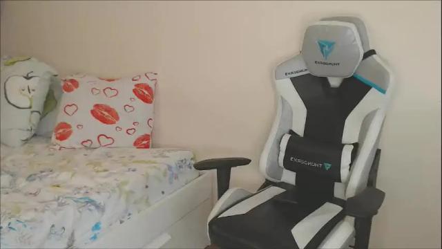 Image 4 of erin_and_johnny Stream on Chaturbate on 17 days ago