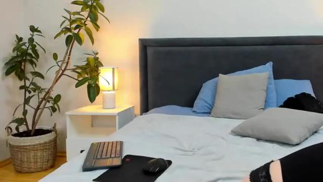 Image 2 of erionafalcone Stream on Chaturbate on 20 months ago