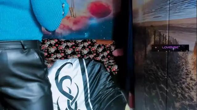 Image 3 of erotic_dessire Stream on Chaturbate on 1 month ago