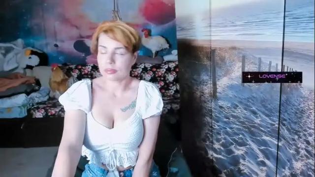 Image 8 of erotic_dessire Stream on Chaturbate on 1 month ago
