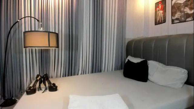 Image 7 of erotictsmonica Stream on Chaturbate on 1 month ago