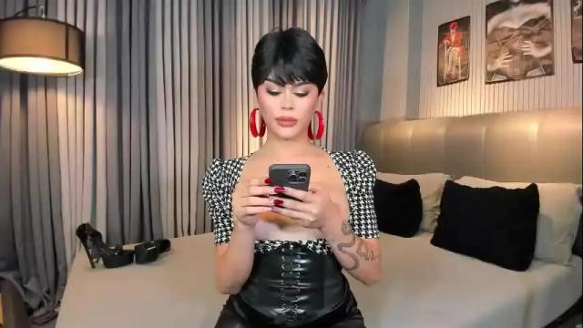 Image 7 of erotictsmonica Stream on Chaturbate on 10 days ago