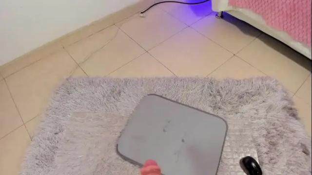 Image 3 of escarlett_wii Stream on Chaturbate on 20 days ago