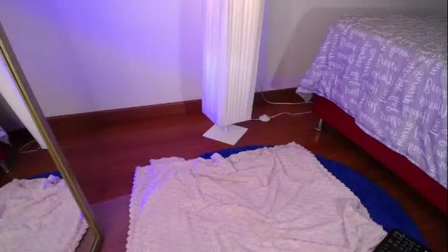 Image 8 of escarlett_wii Stream on Chaturbate on 8 days ago