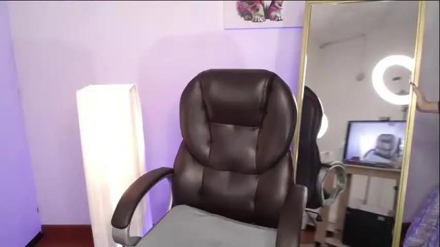 Image 8 of escarlett_wii Stream on Chaturbate on 5 days ago