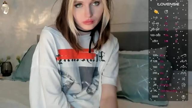 Image 3 of esmagingell Stream on Chaturbate on 13 months ago
