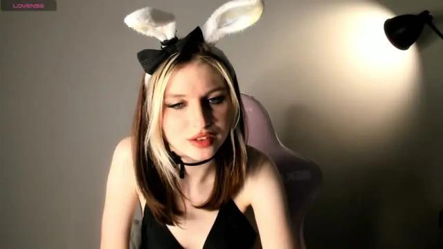 Image 7 of esmagingell Stream on Chaturbate on 13 months ago