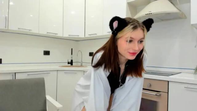 Image 7 of esmagingell Stream on Chaturbate on 13 months ago