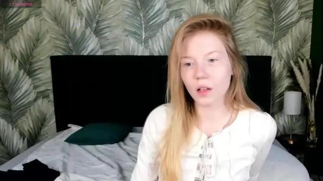 Image 11 of esme_runn Stream on Chaturbate on 1 month ago