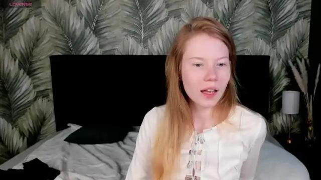 Image 12 of esme_runn Stream on Chaturbate on 1 month ago