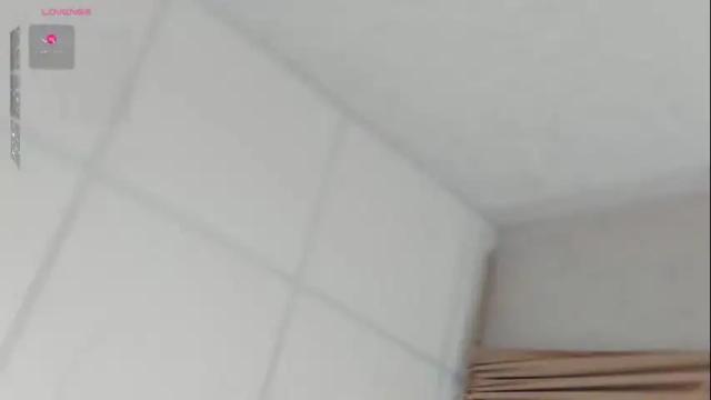 Image 10 of esme_runn Stream on Chaturbate on 2 days ago