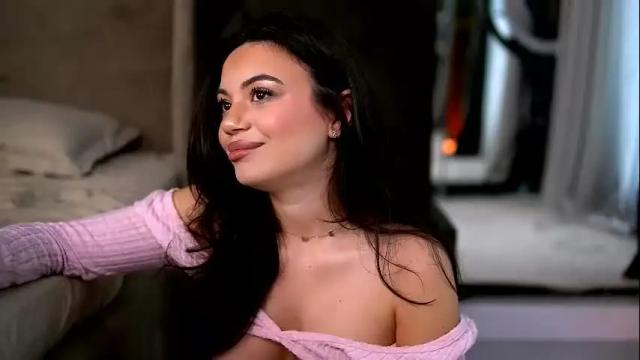 Image 3 of esmeluv Stream on Chaturbate on 1 month ago