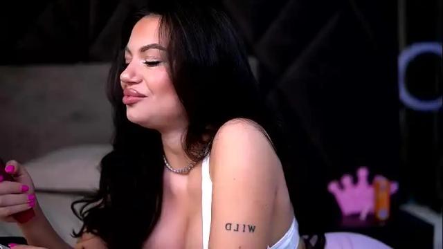Image 4 of esmeluv Stream on Chaturbate on 1 month ago