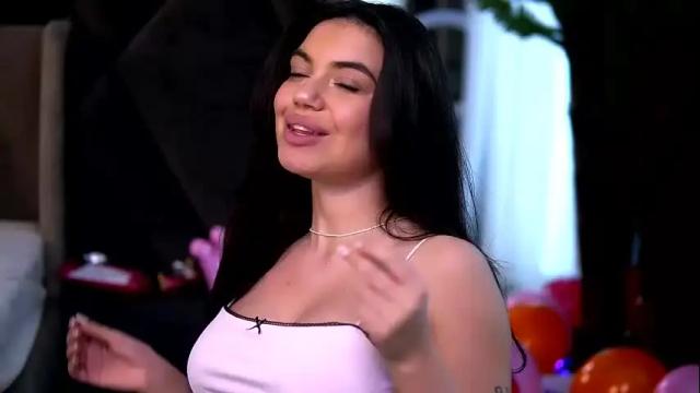 Image 10 of esmeluv Stream on Chaturbate on 1 month ago