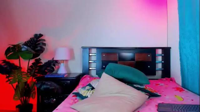 Image 4 of esmeralda_h Stream on Chaturbate on 1 month ago