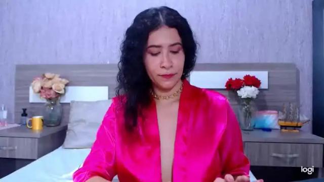 Image 2 of esmeralda_hernandes Stream on Chaturbate on 16 months ago