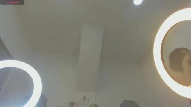Image 11 of esmeralda_hernandez Stream on Chaturbate on 17 months ago