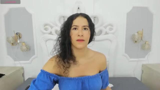Image 4 of esmeralda_hernandez Stream on Chaturbate on 17 months ago