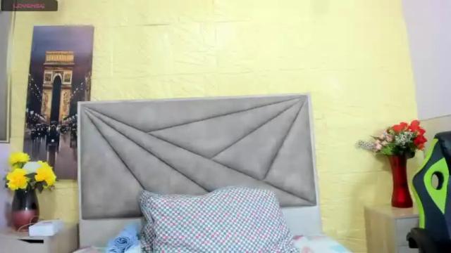 Image 10 of esmeralda_oikos Stream on Chaturbate on 15 months ago