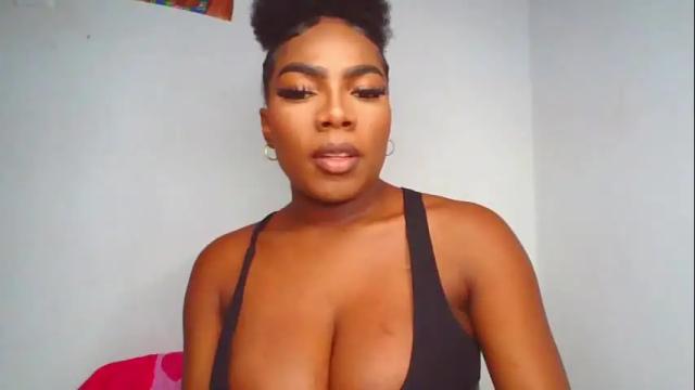 Image 7 of esmeralda_parck Stream on Chaturbate on 1 month ago