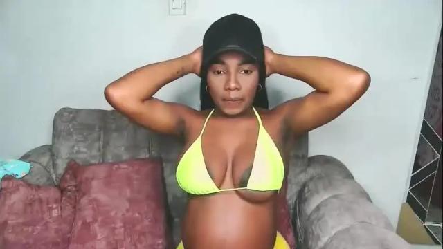 Image 3 of esmeralda_parck Stream on Chaturbate on 21 days ago