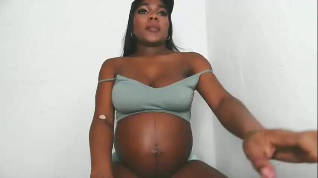 Image 3 of esmeralda_parck Stream on Chaturbate on 12 days ago