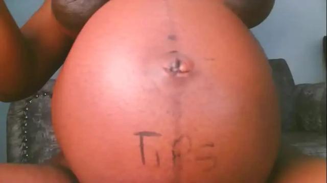 Image 2 of esmeralda_parck Stream on Chaturbate on 16 hours ago