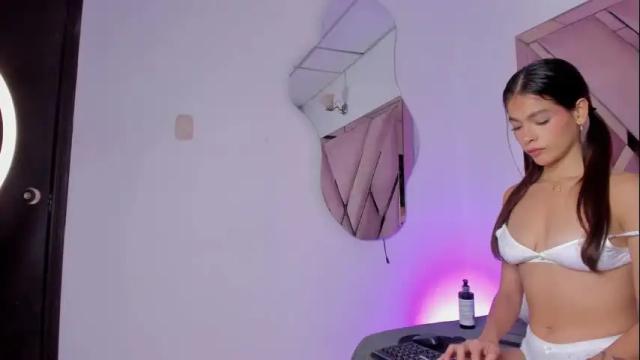Image 7 of esmeraldaht Stream on Chaturbate on 1 month ago