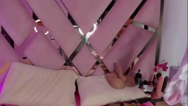 Image 10 of esmeraldaht Stream on Chaturbate on 5 days ago