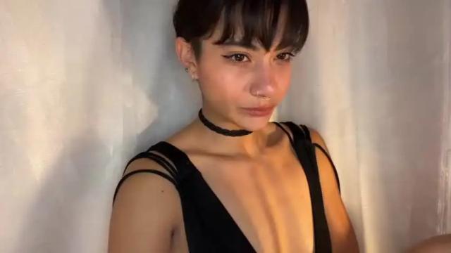 Image 7 of essentiallynatural Stream on Chaturbate on 18 months ago