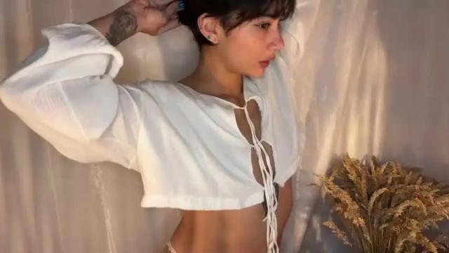 Image 4 of essentiallynatural Stream on Chaturbate on 18 months ago
