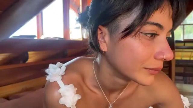 Image 4 of essentiallynatural Stream on Chaturbate on 16 months ago