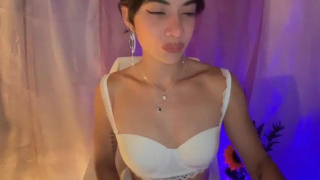 Image 11 of essentiallynatural Stream on Chaturbate on 15 months ago